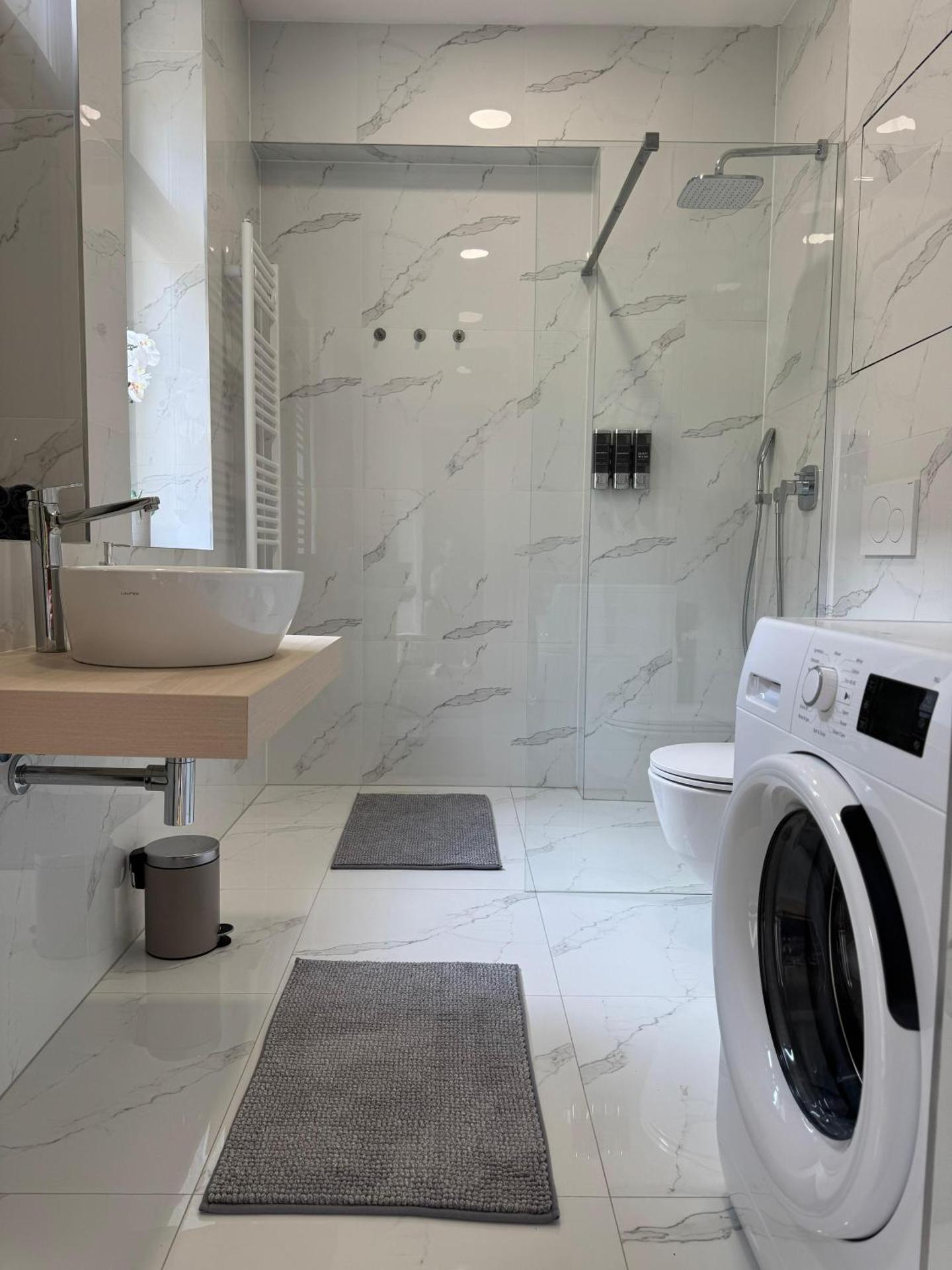 Modern Luxury Apartment with Garden