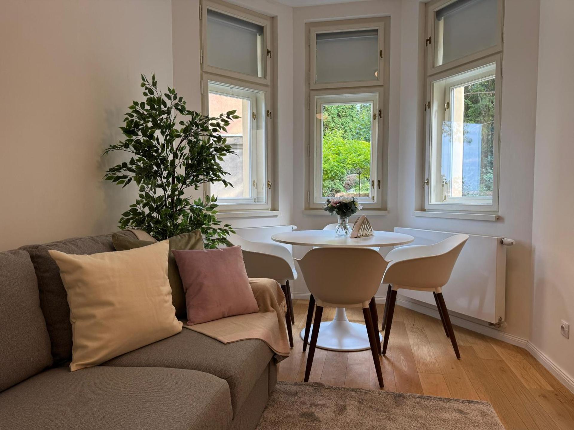 Modern Luxury Apartment with Garden