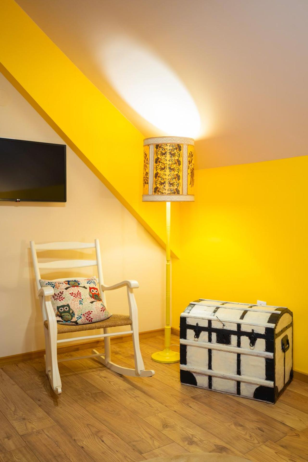 Communal lounge/ TV room