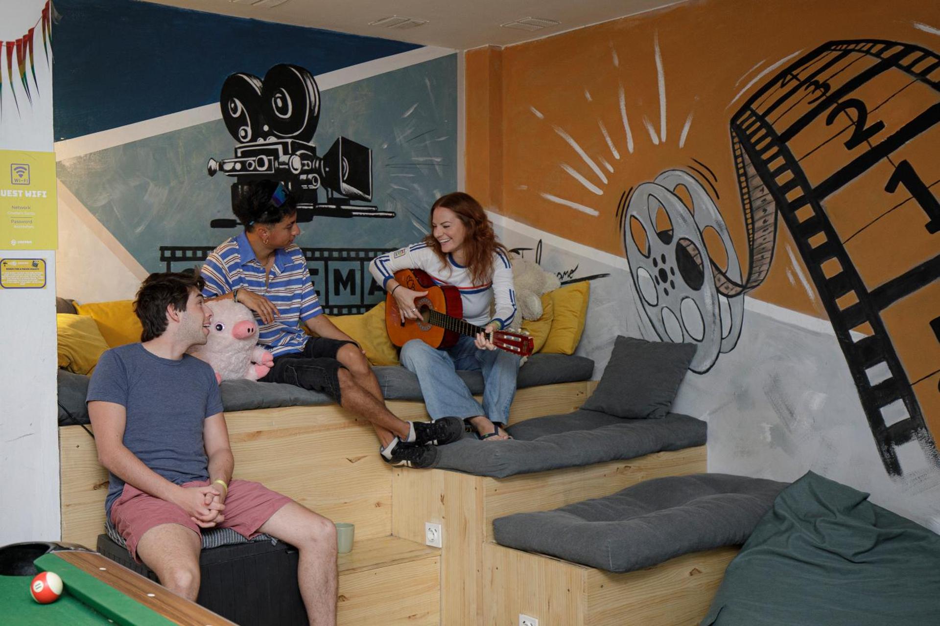 Communal lounge/ TV room