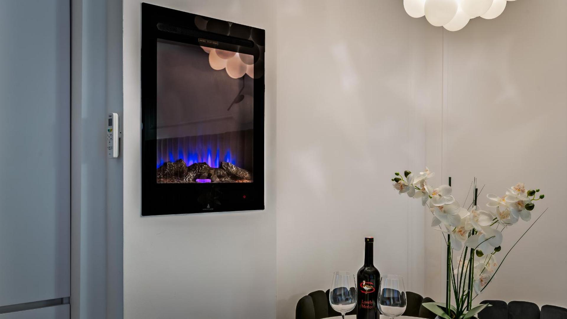 Main Square Modern Luxury Apartment