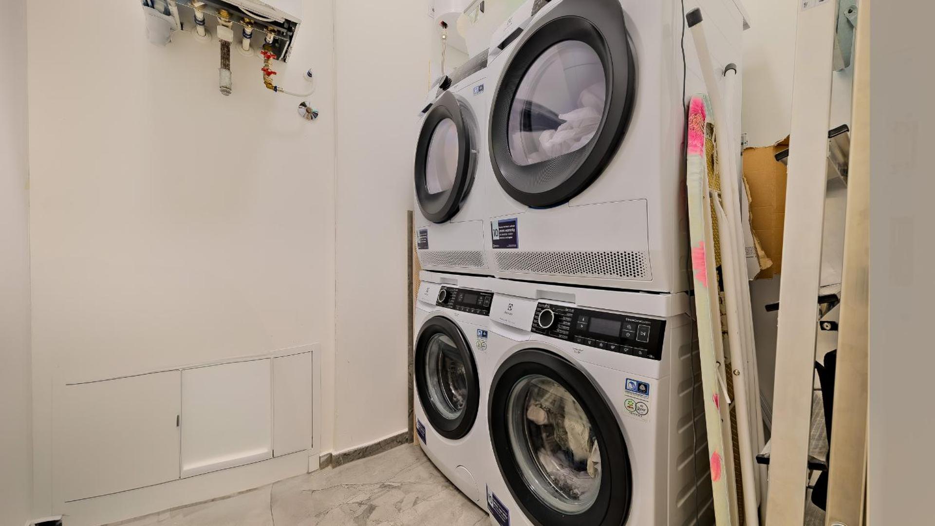 Main Square Modern Luxury Apartment