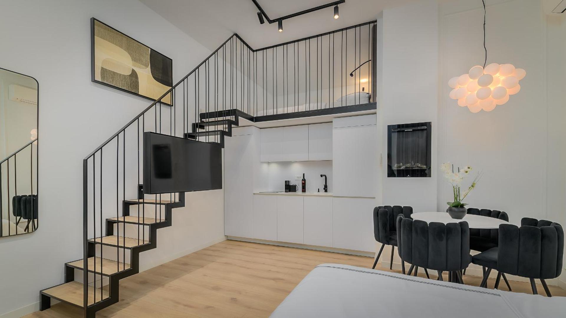 Main Square Modern Luxury Apartment