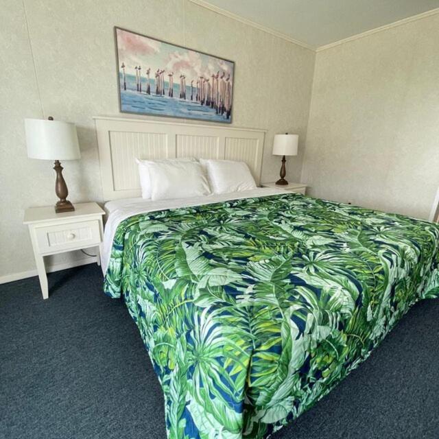 The Breezeway Motel & Resturant