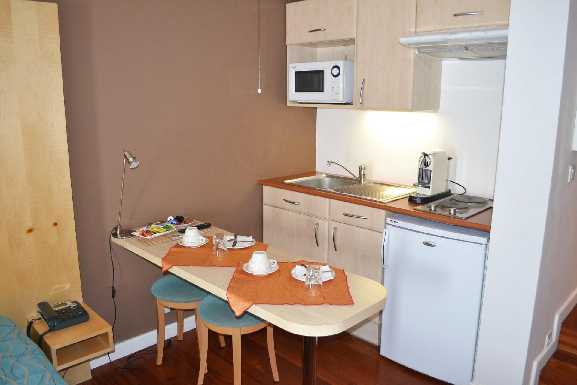 Kitchen or kitchenette