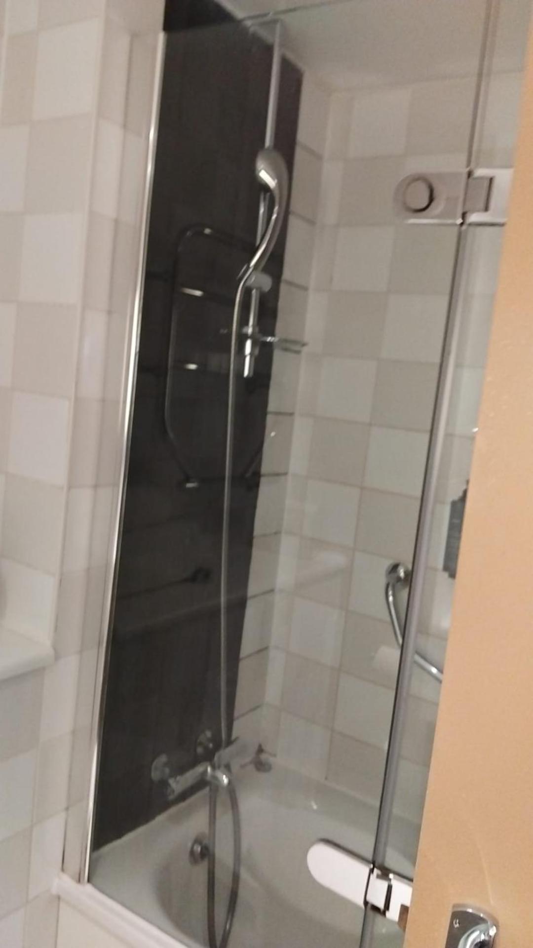 London Thames Lodge by Dancenter