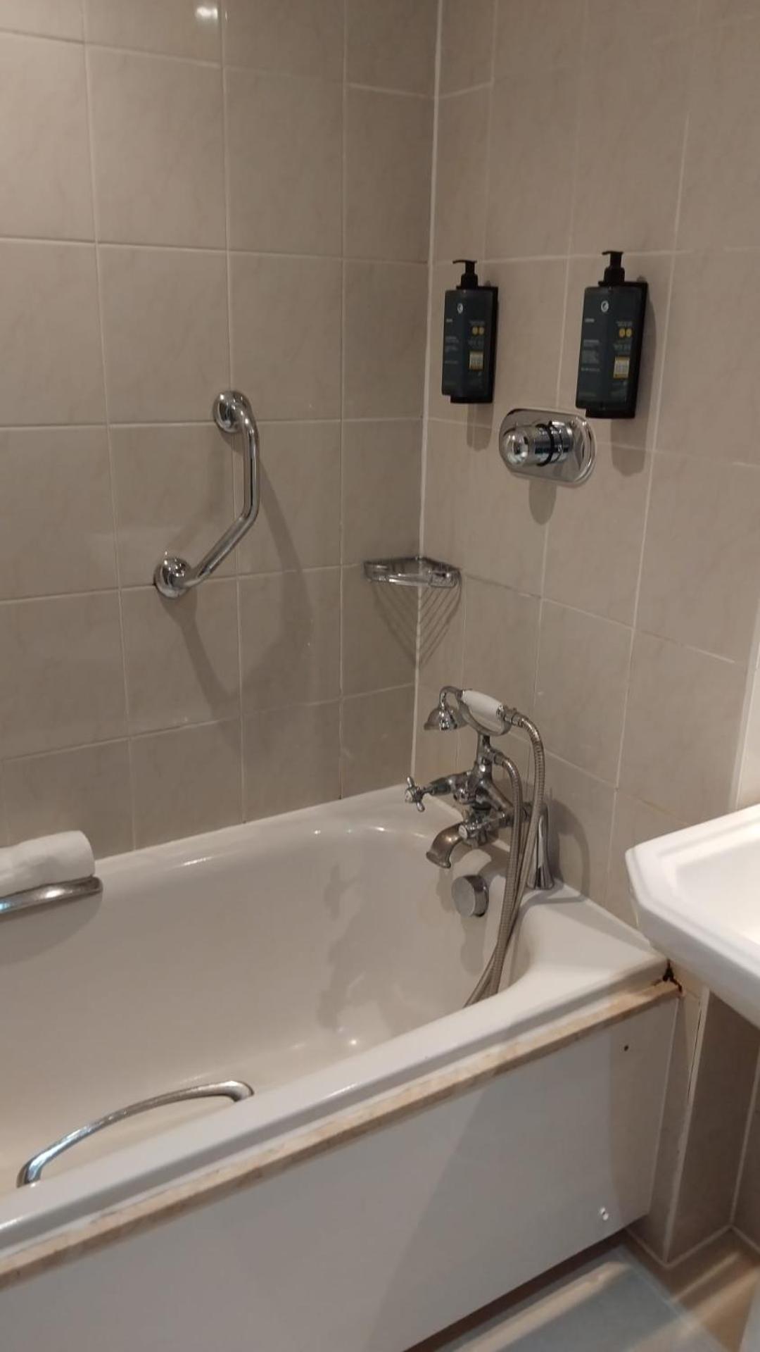 London Thames Lodge by Dancenter