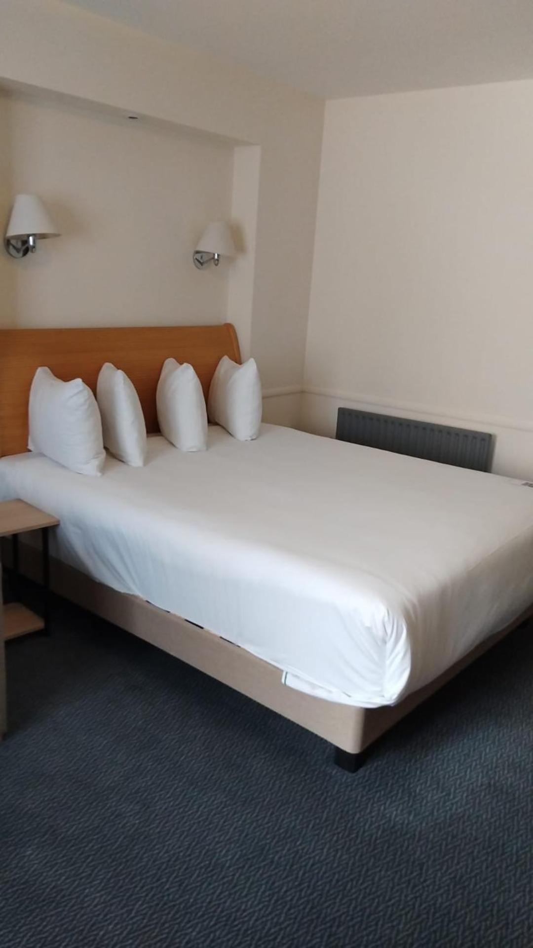 London Thames Lodge by Dancenter