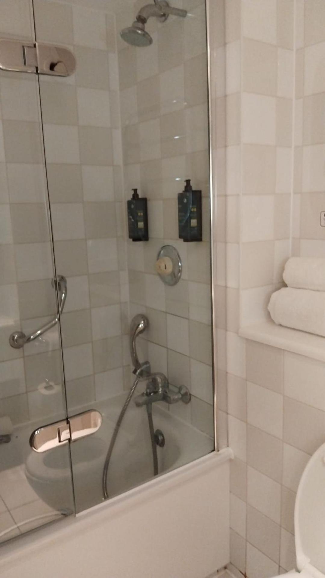 London Thames Lodge by Dancenter