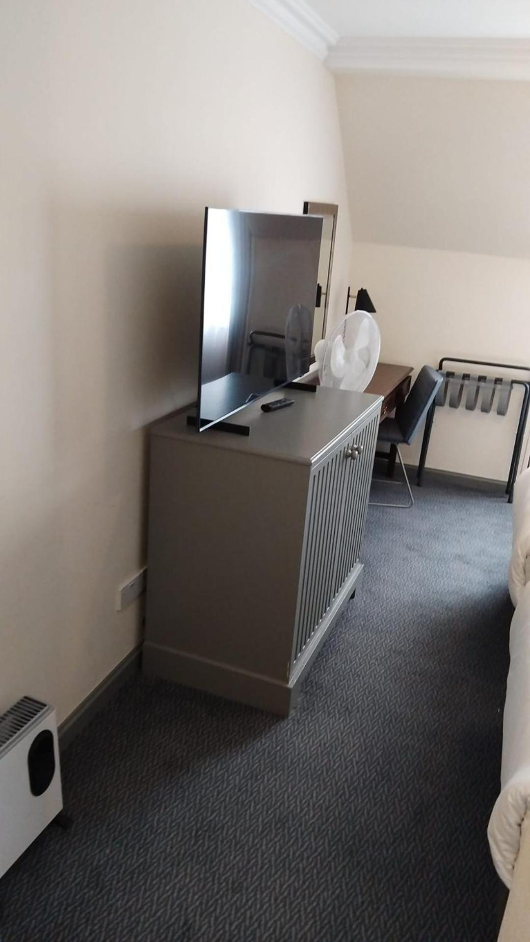 London Thames Lodge by Dancenter