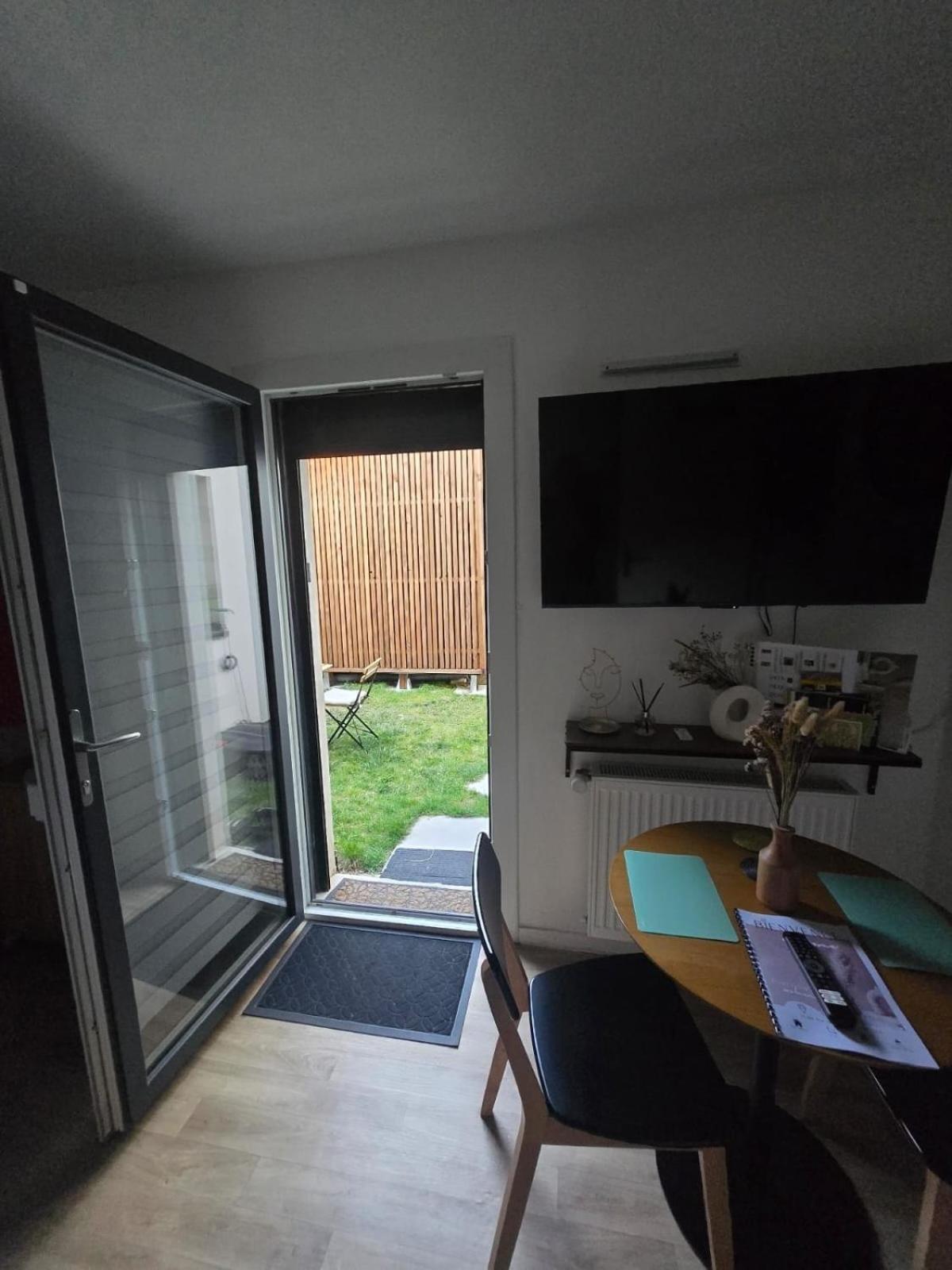 Perle Urbaine : Jardin Spacieux!