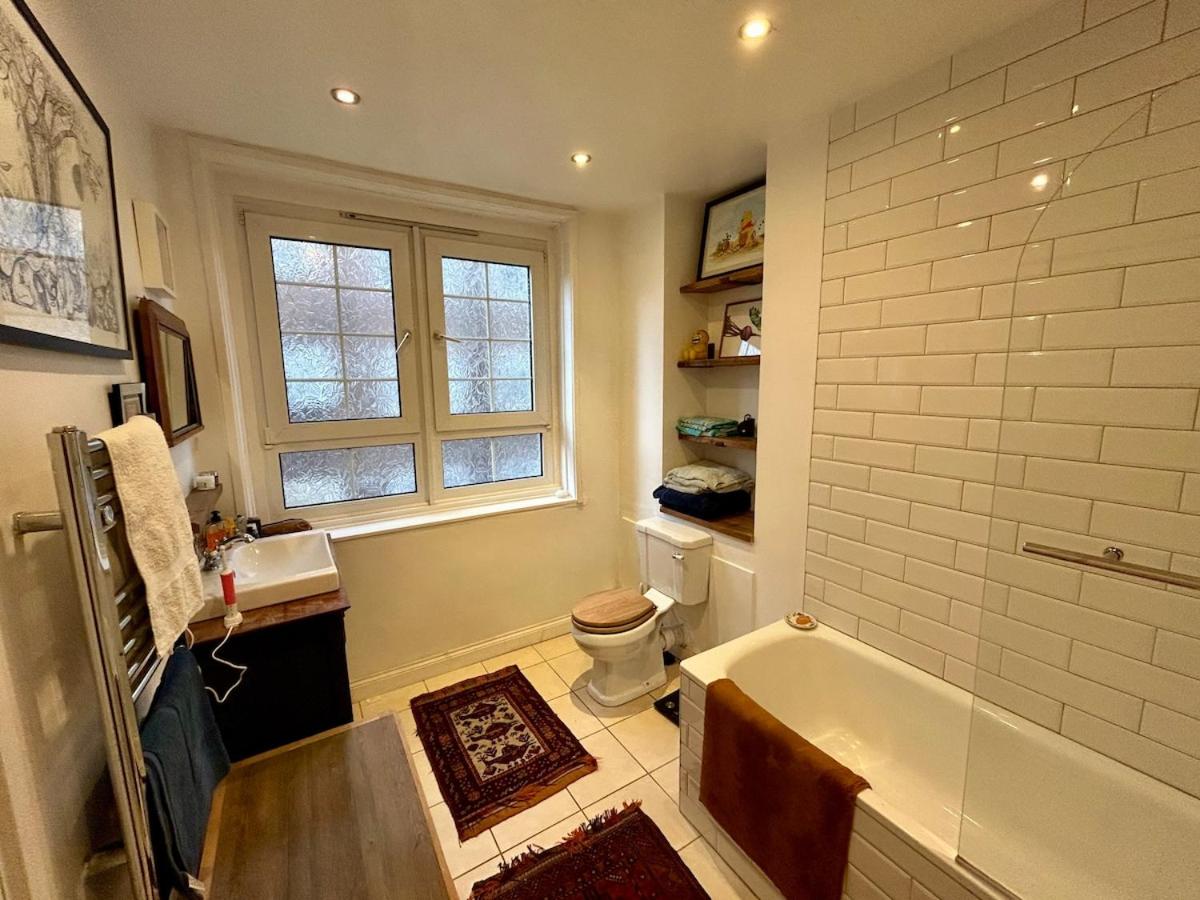 Open plan stylish urban flat