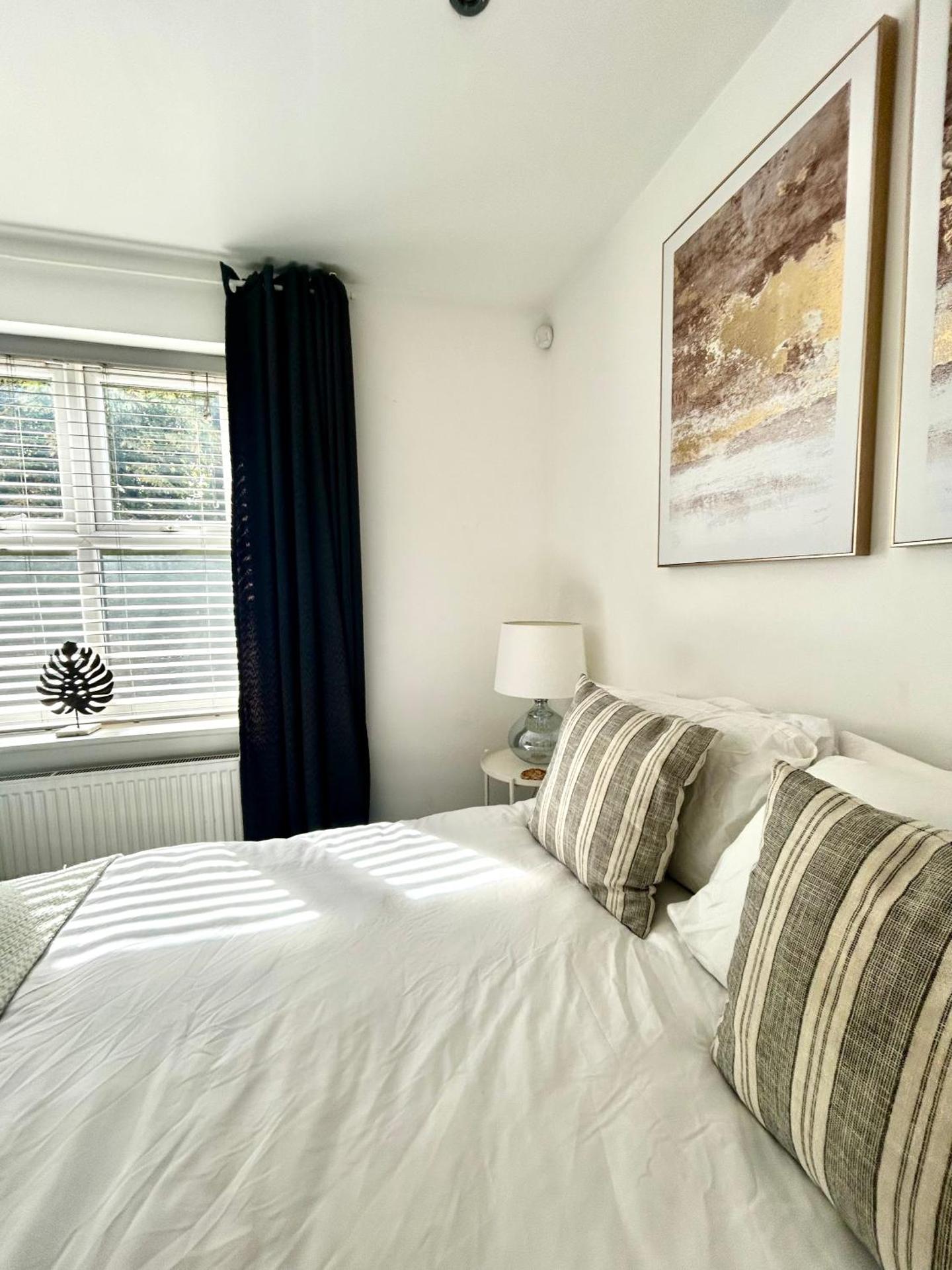 Modern 2 Bed Apartment With Free Parking And Netflix