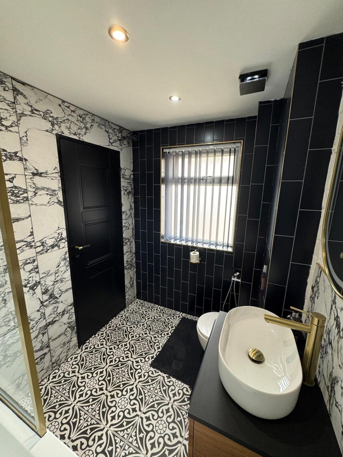 Marble Black Suite
