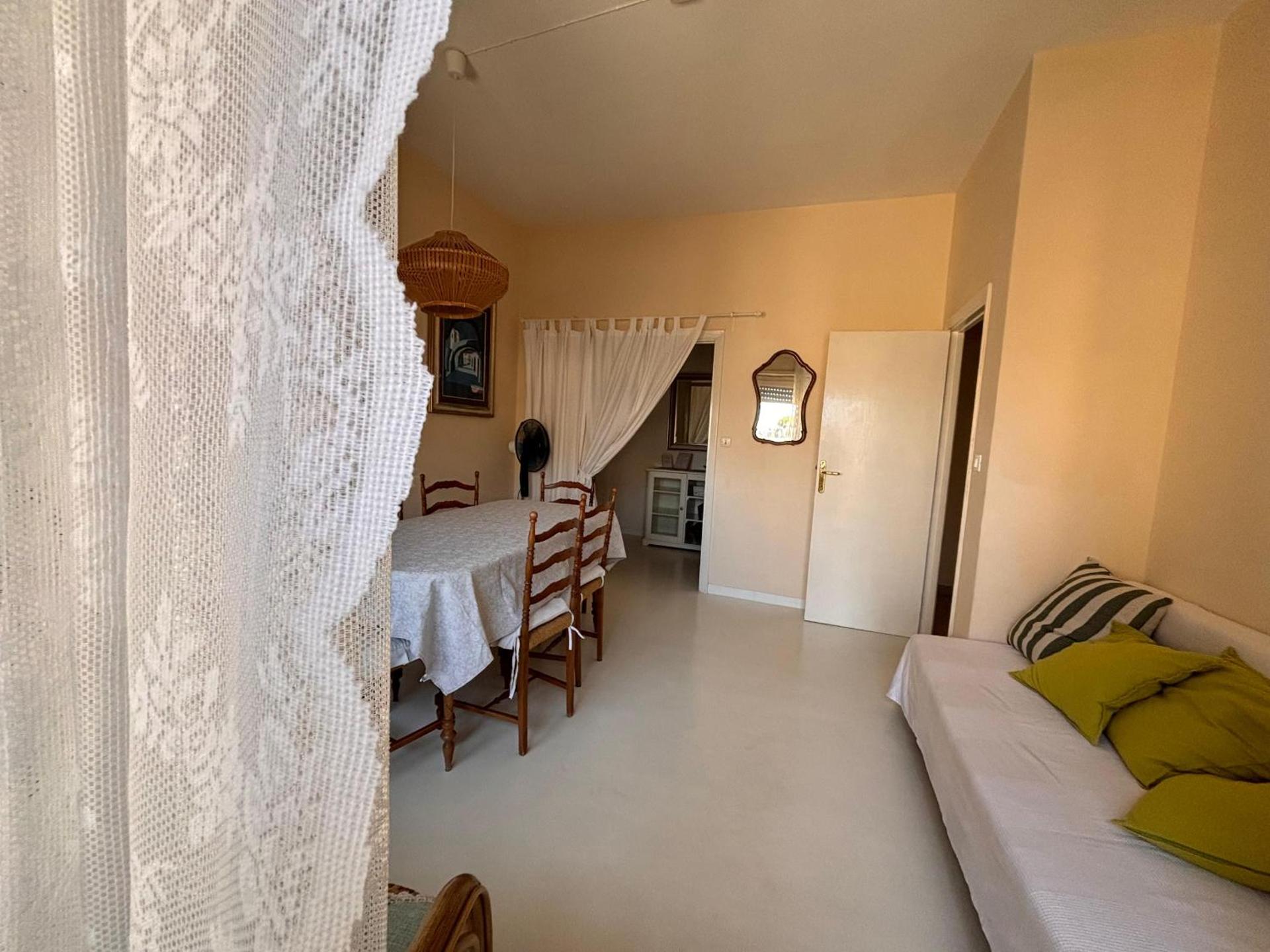 Luminoso Appartamento A 80 Metri dal Mare