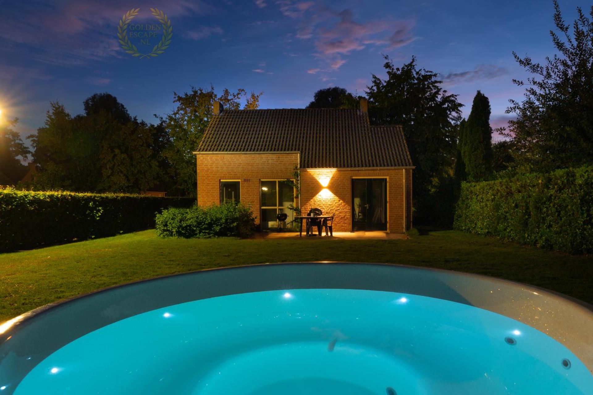 Goldenescape 6P Vrijstaand Huis met royale tuin en Hottub