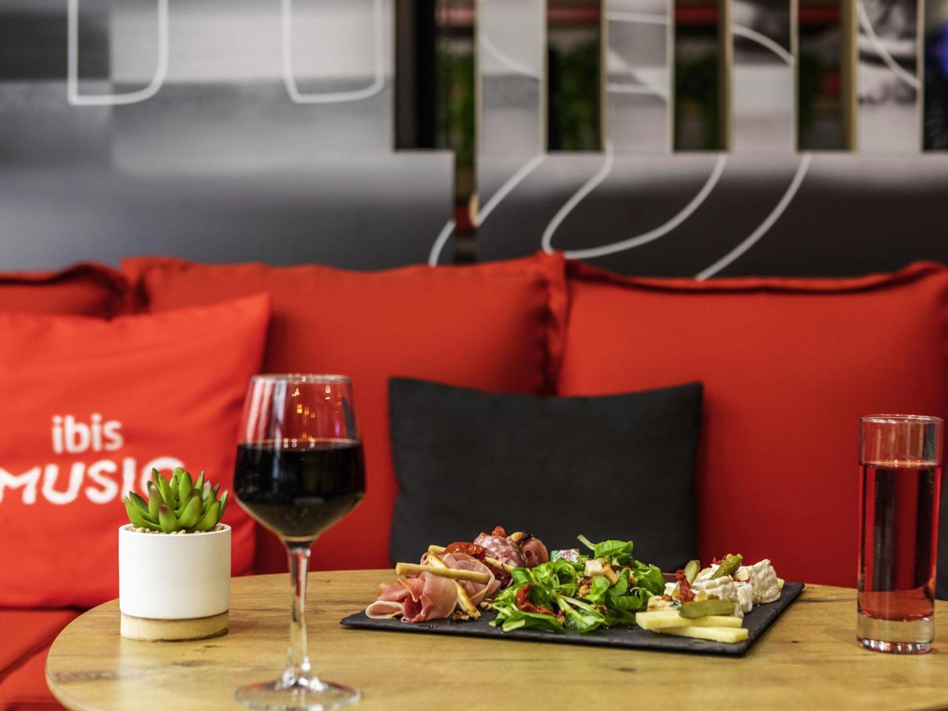 Restaurant/places to eat