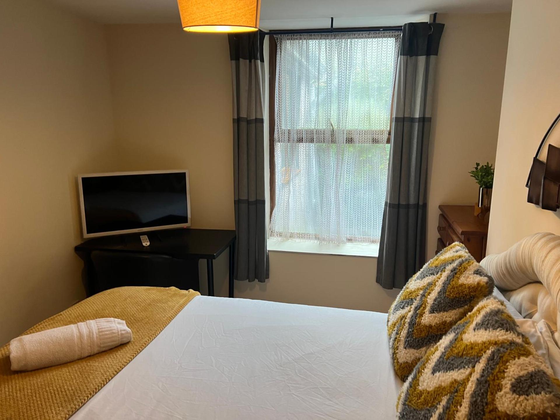 54 - Room 2 - Smart Tv