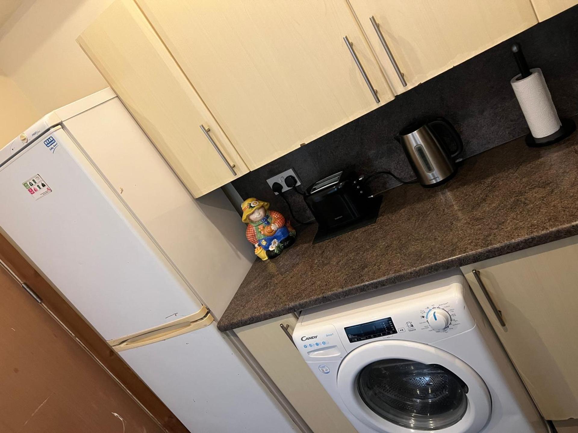 54 - Room 2 - Smart Tv