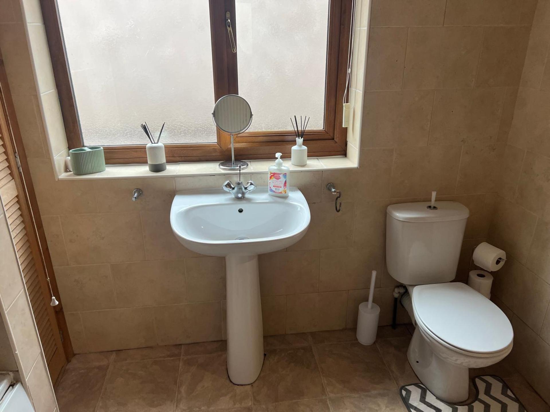 54 - Room 2 - Smart Tv