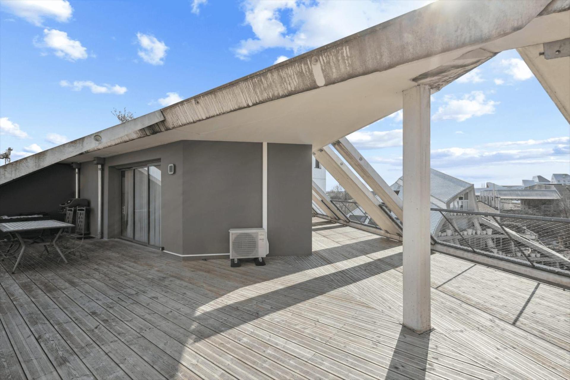 spacious and bright apartment