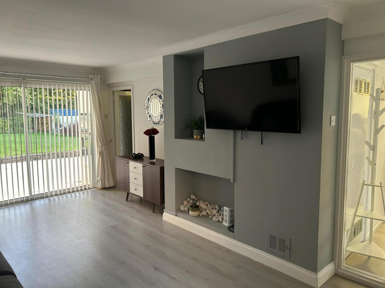 Communal lounge/ TV room