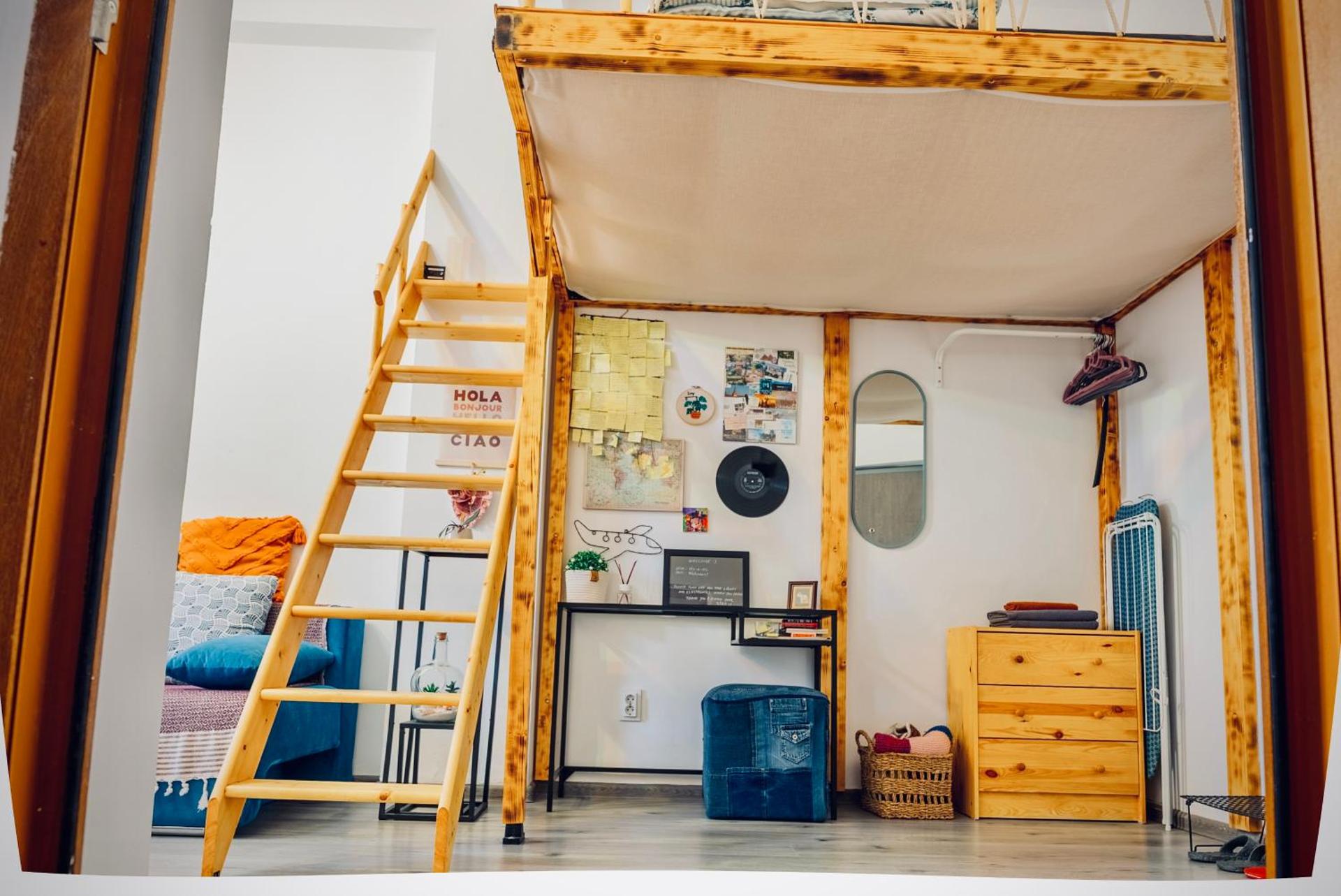 Vis-a-Vis Studio - Gara de Nord