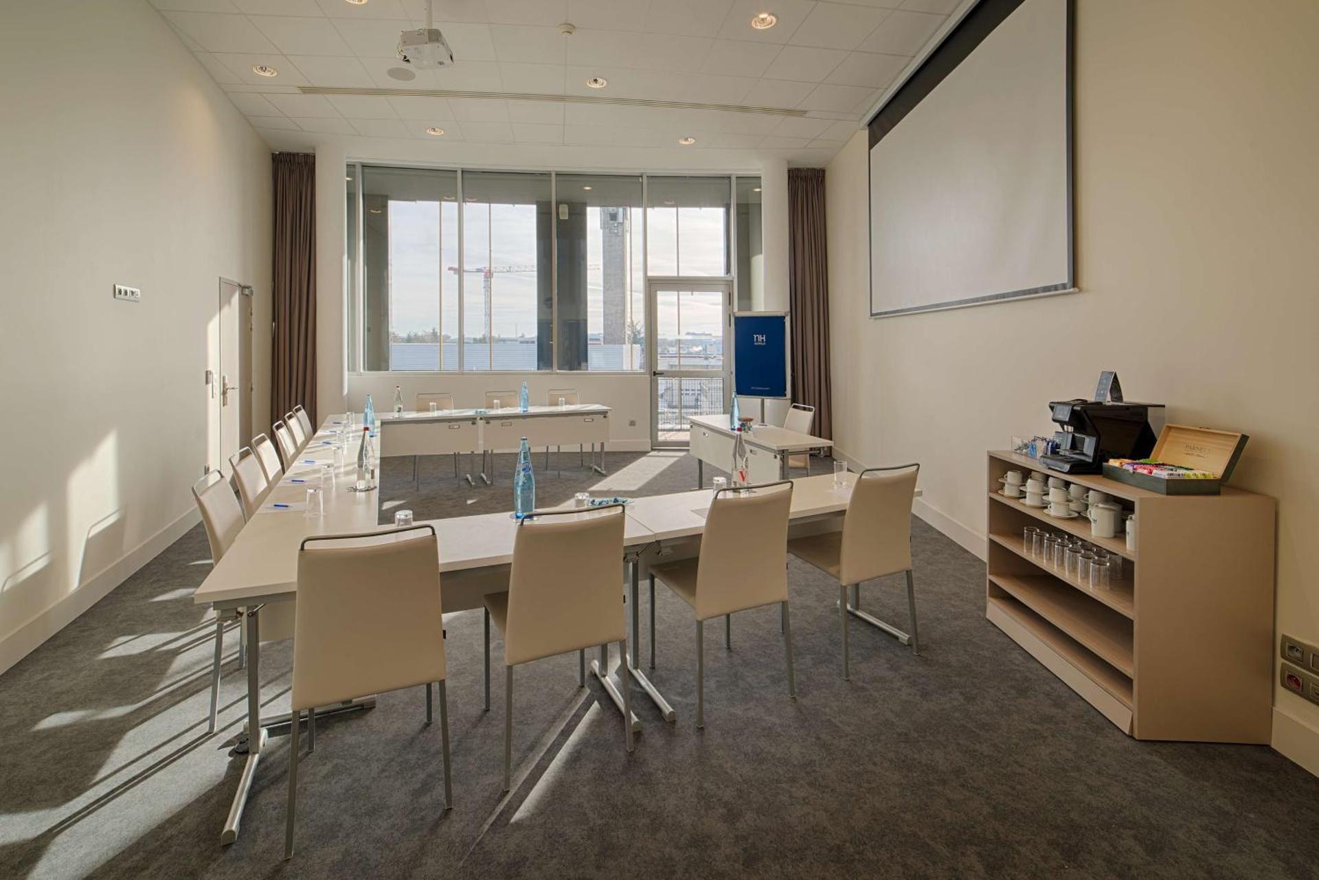 Meeting/conference room