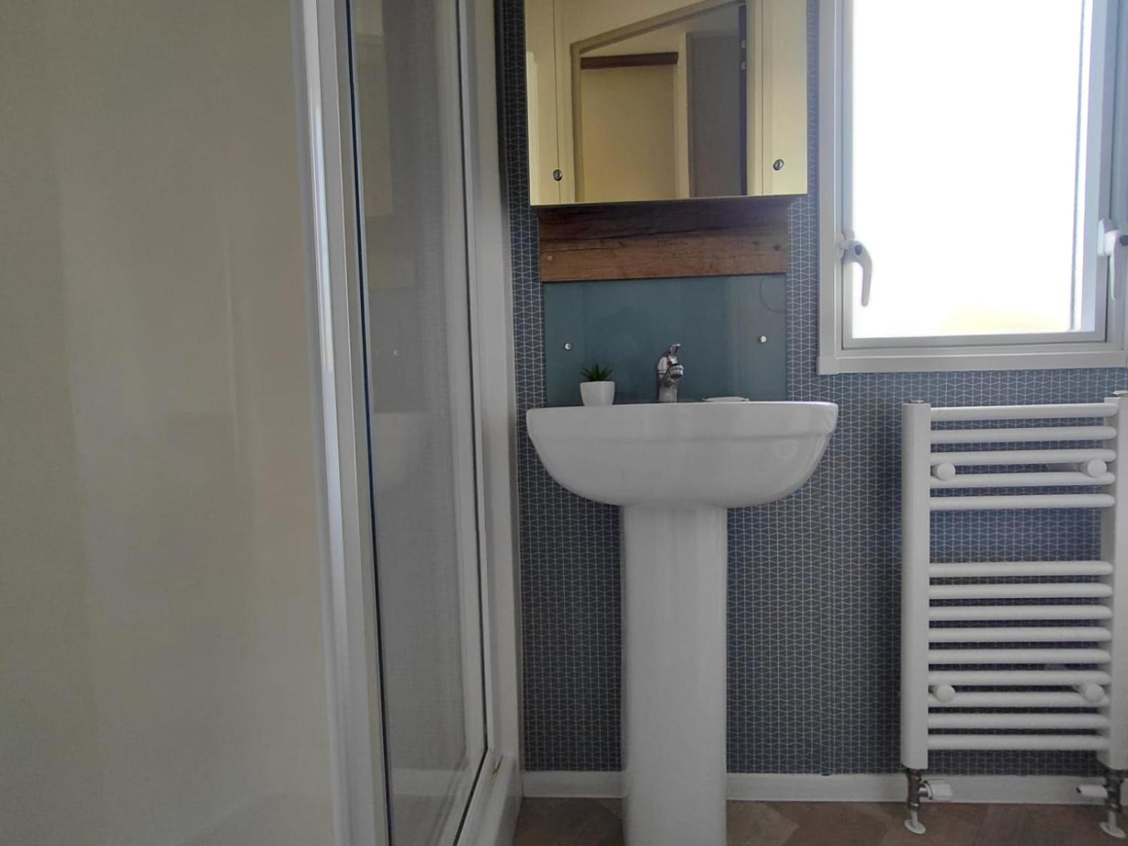 Luxury mini lodge with hot tub and decking at Tattershall Lakes