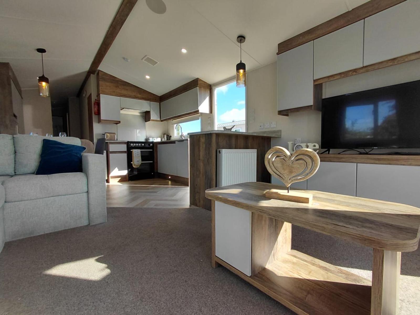 Luxury mini lodge with hot tub and decking at Tattershall Lakes