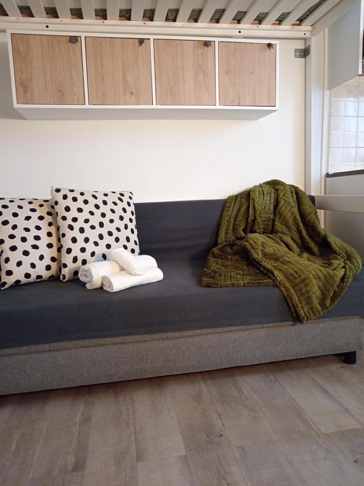 Domus Cassinis Metro and trains at your doorstep