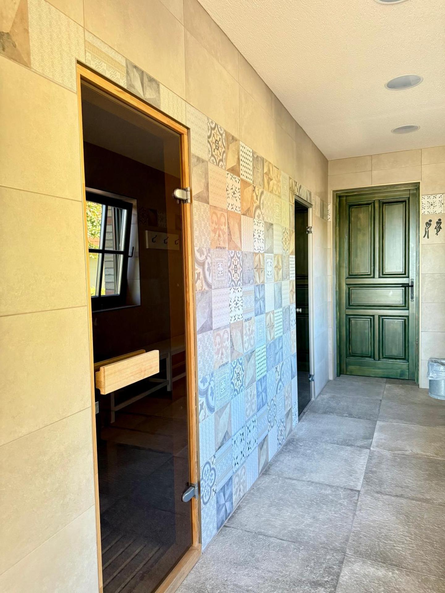 BÉNI family wine farm