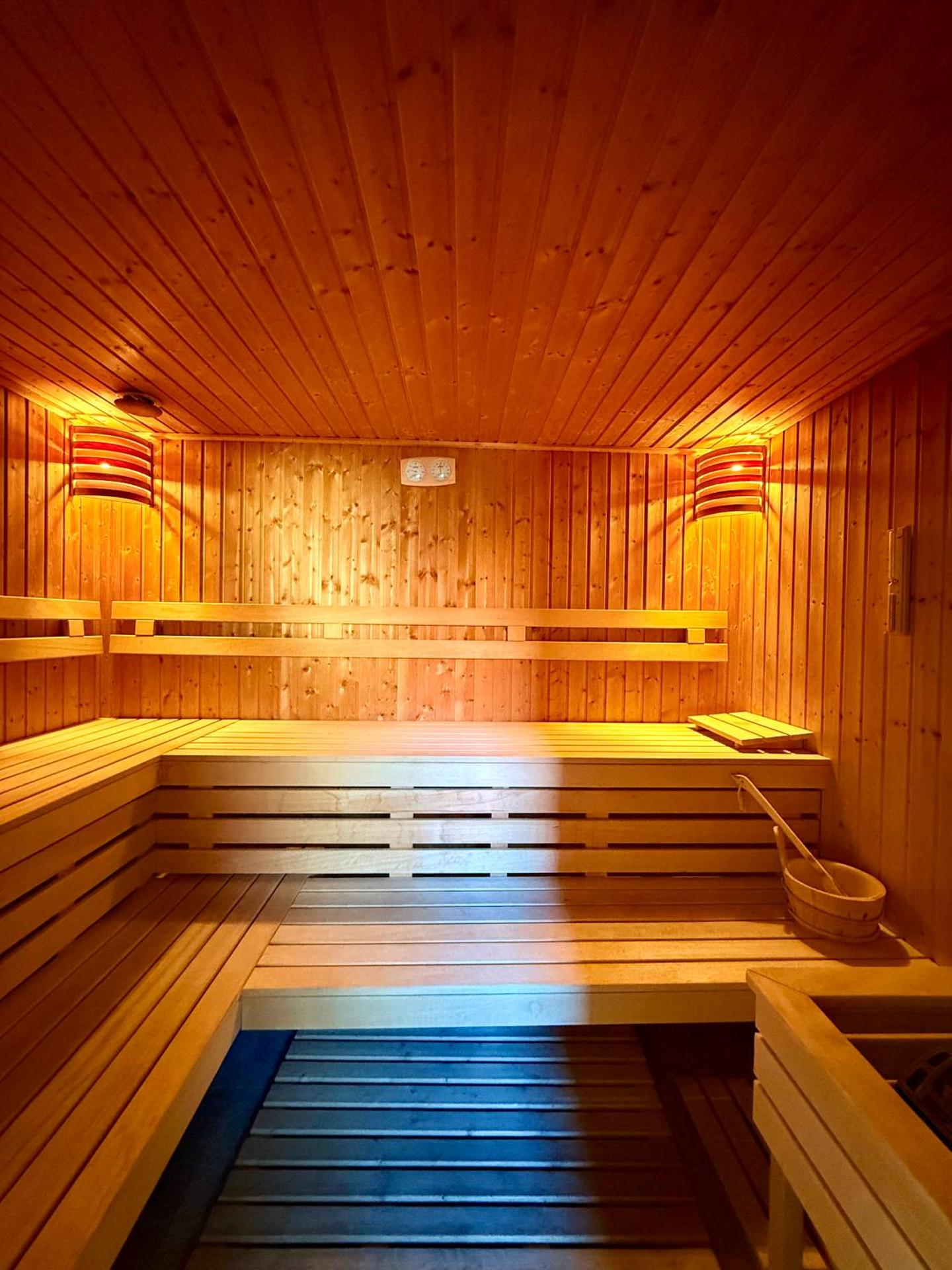 BÉNI family wine farm