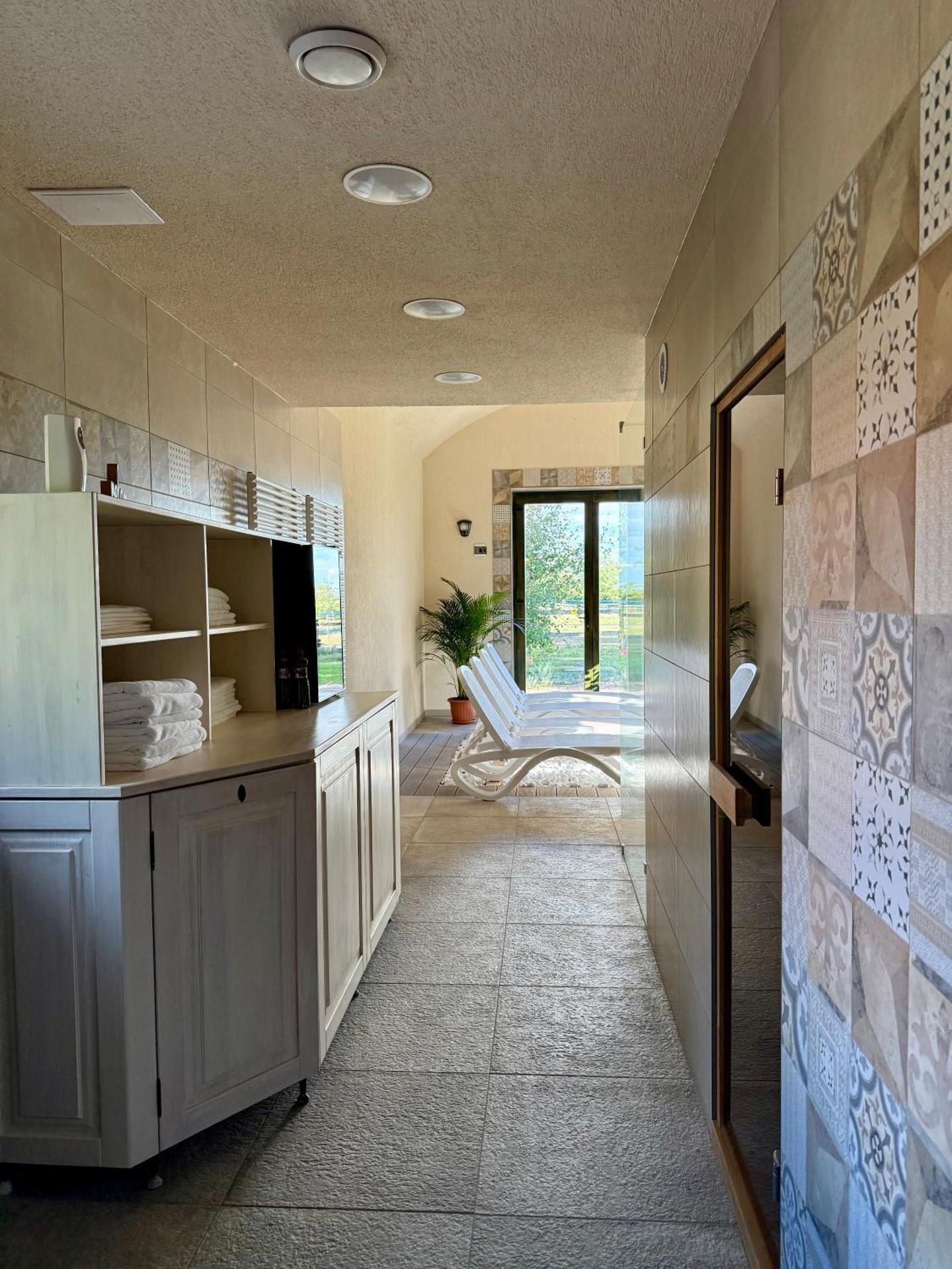 BÉNI family wine farm