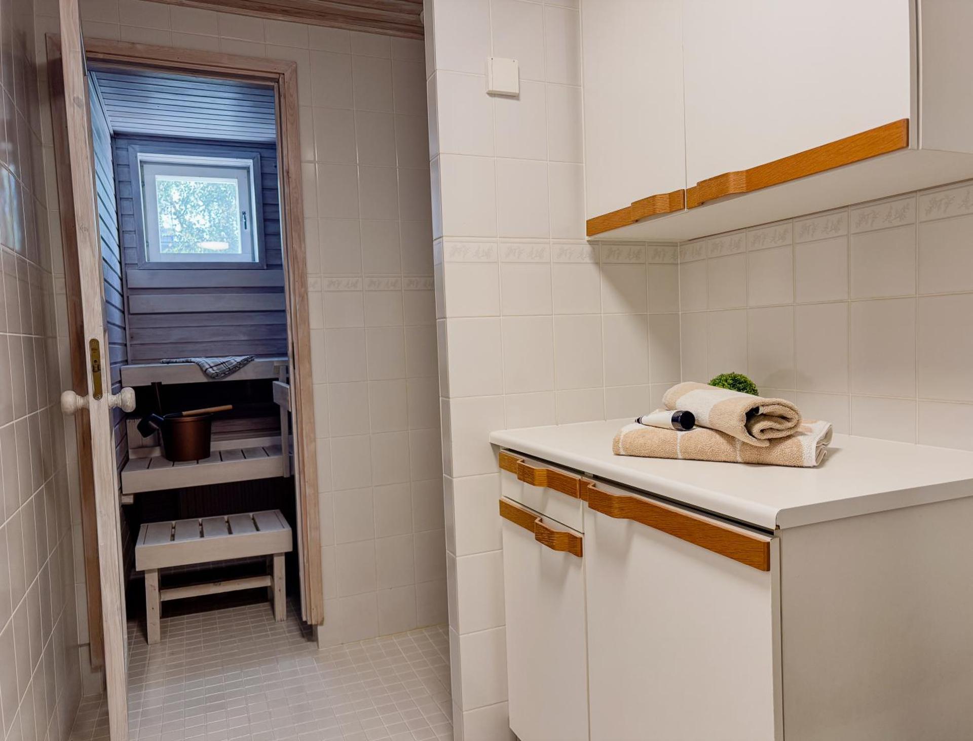 Rovaniemi City Stay - Sauna & Light