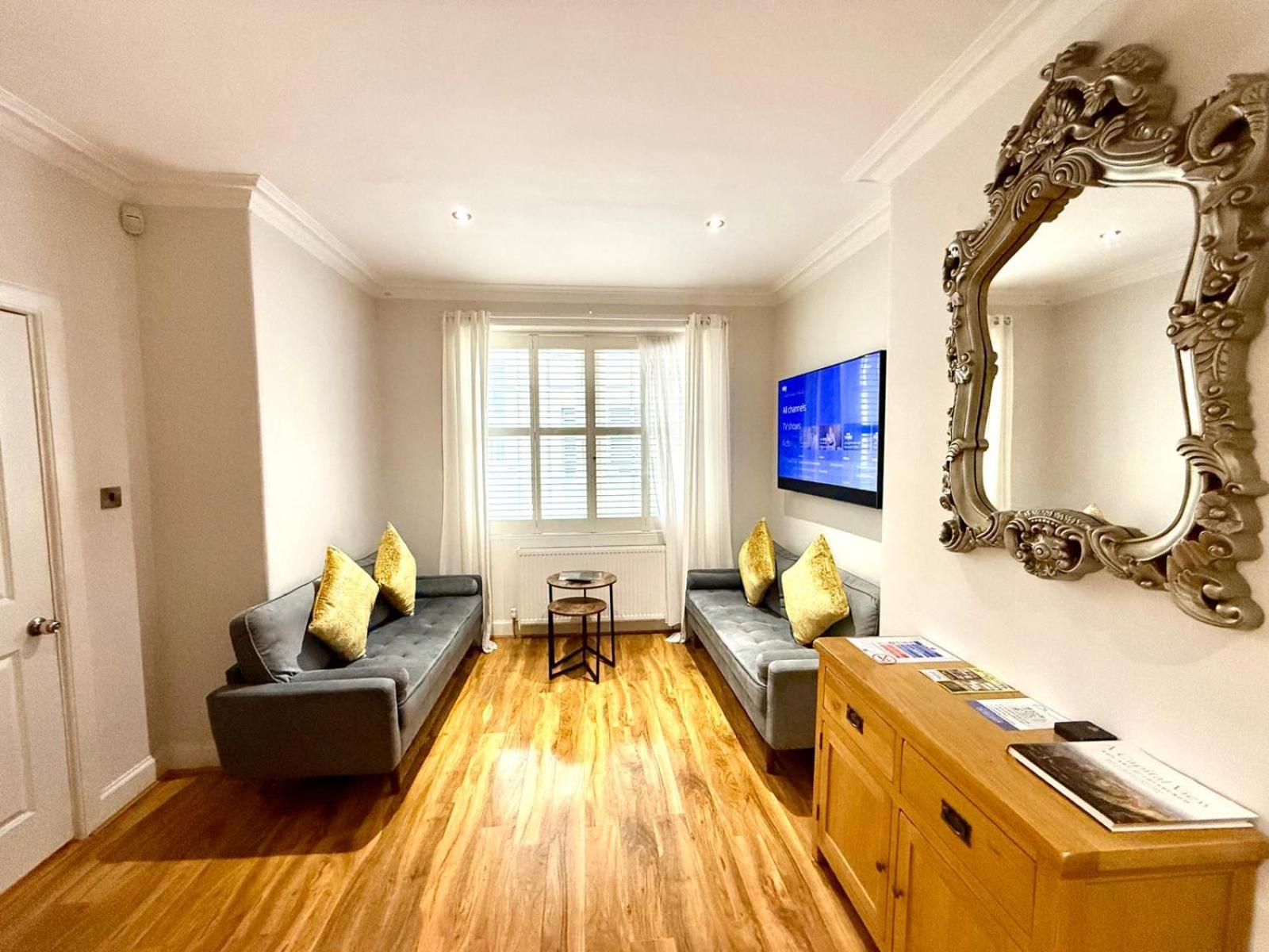 Historic Mews House 2BR in Edinburgh City Centre