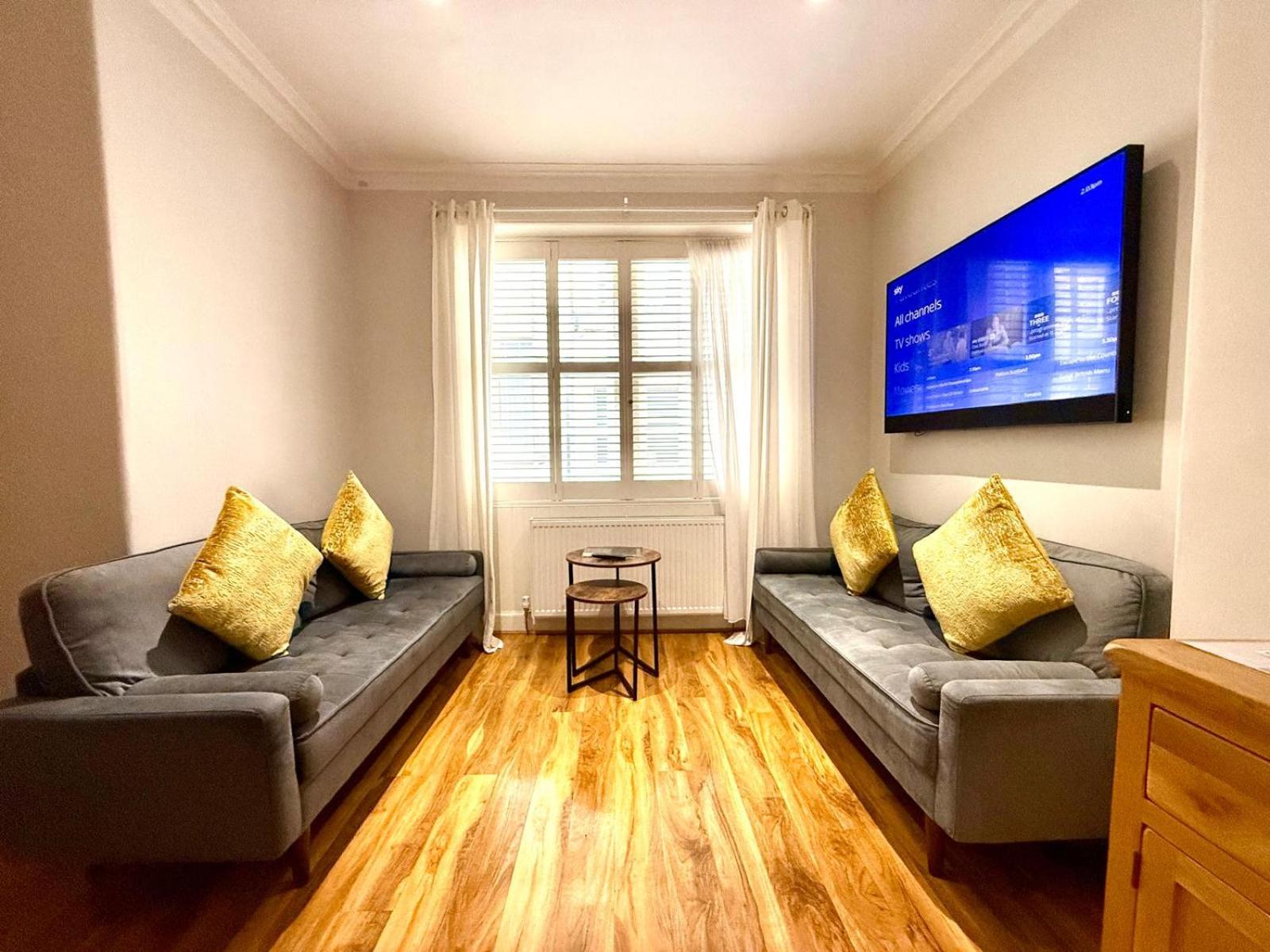 Historic Mews House 2BR in Edinburgh City Centre