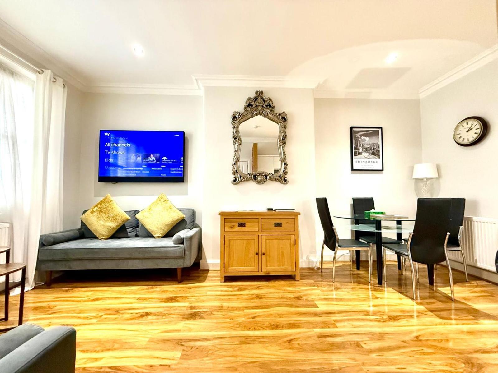 Historic Mews House 2BR in Edinburgh City Centre