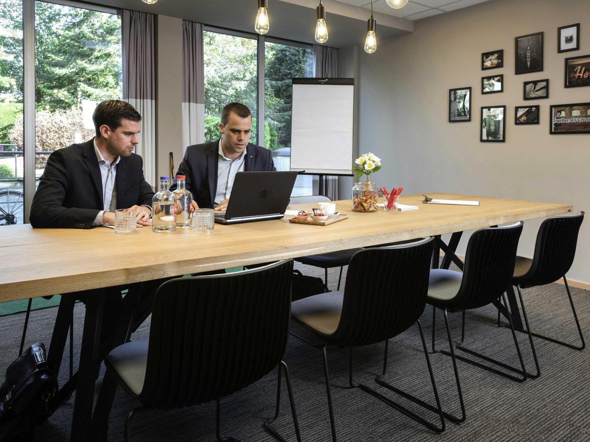 Meeting/conference room