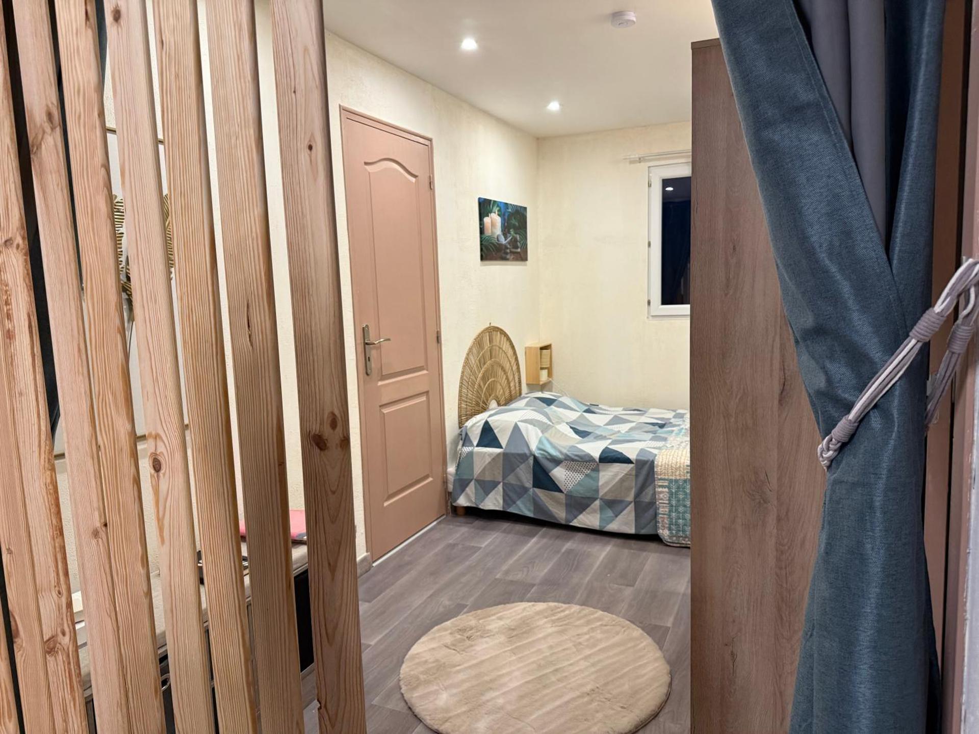 Gite climatisé avec piscine sur les hauteurs de Bollene