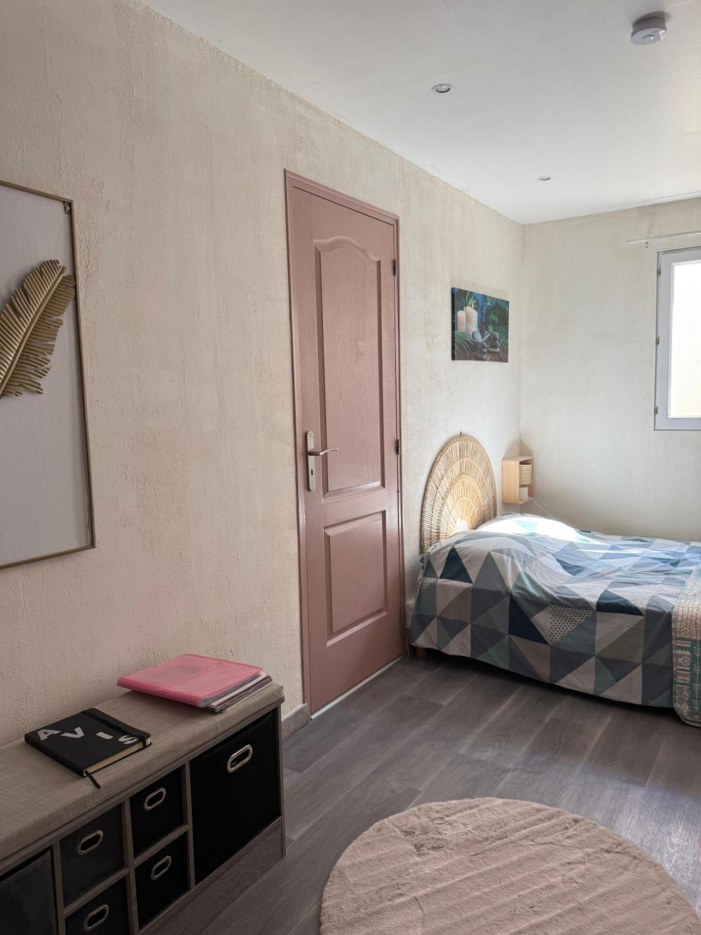 Gite climatisé avec piscine sur les hauteurs de Bollene