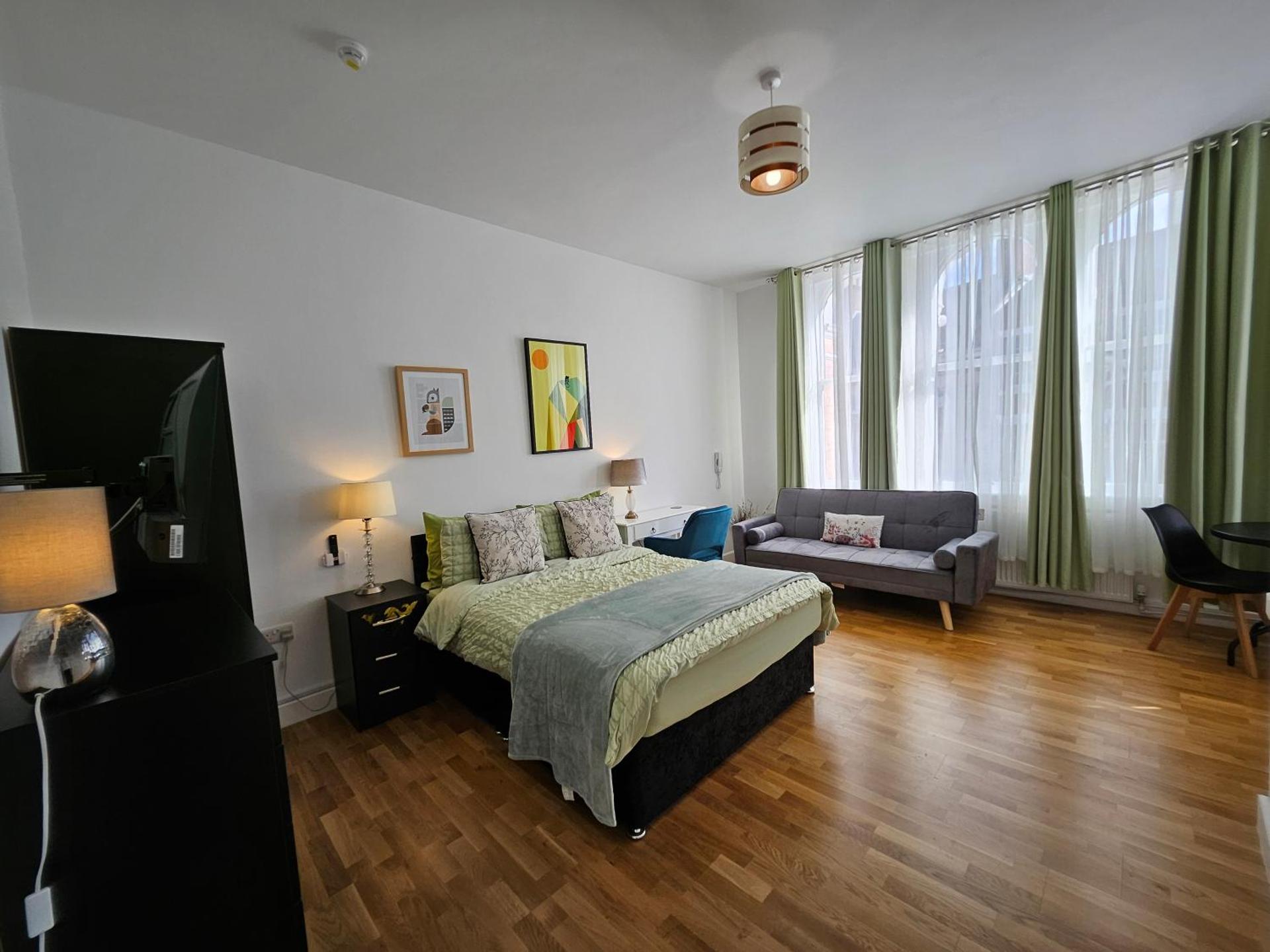 Central Chambers Suites - Suite 1