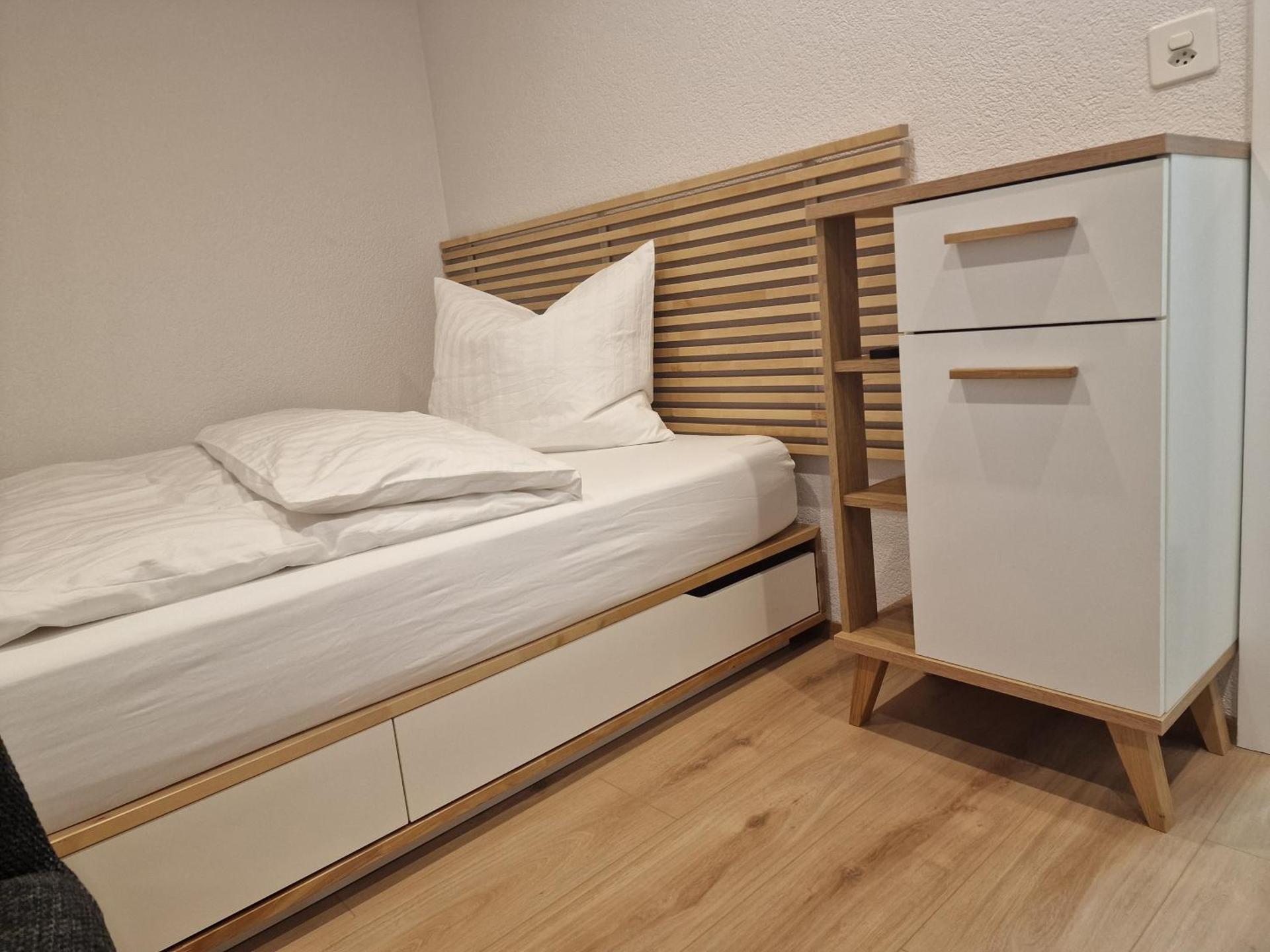 Mirchel Pintli, Zimmer 2, Hotel & Restaurant