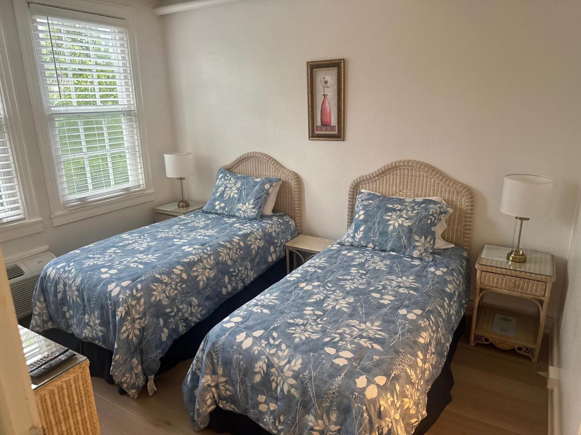 TROPICAL Palm Beach NEW SUITE 3 Beds 2 BEDRS &2BATHROOMS ENSUITE BEACH 5 MINOutdoorPOOL Garden