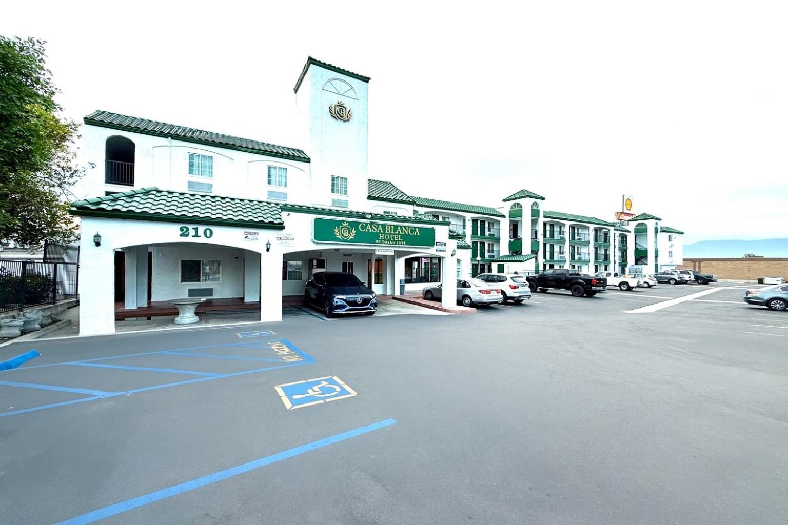 Casa Blanca Hotel - Corona