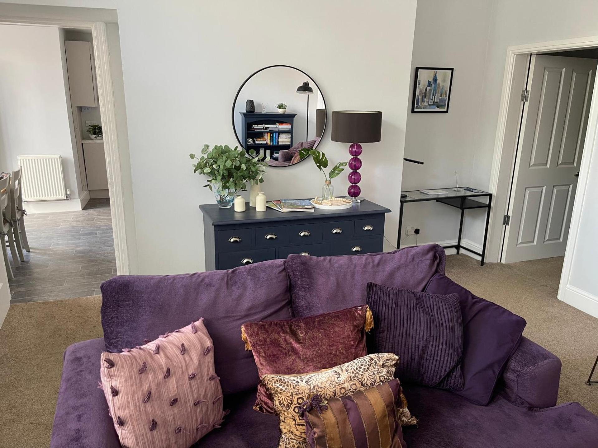 Contractors Business Families Relocation Accommodation enjoy Fast WiFi Large Screen Smart TV and SKY Sports in this Spotless Ground Floor apartment