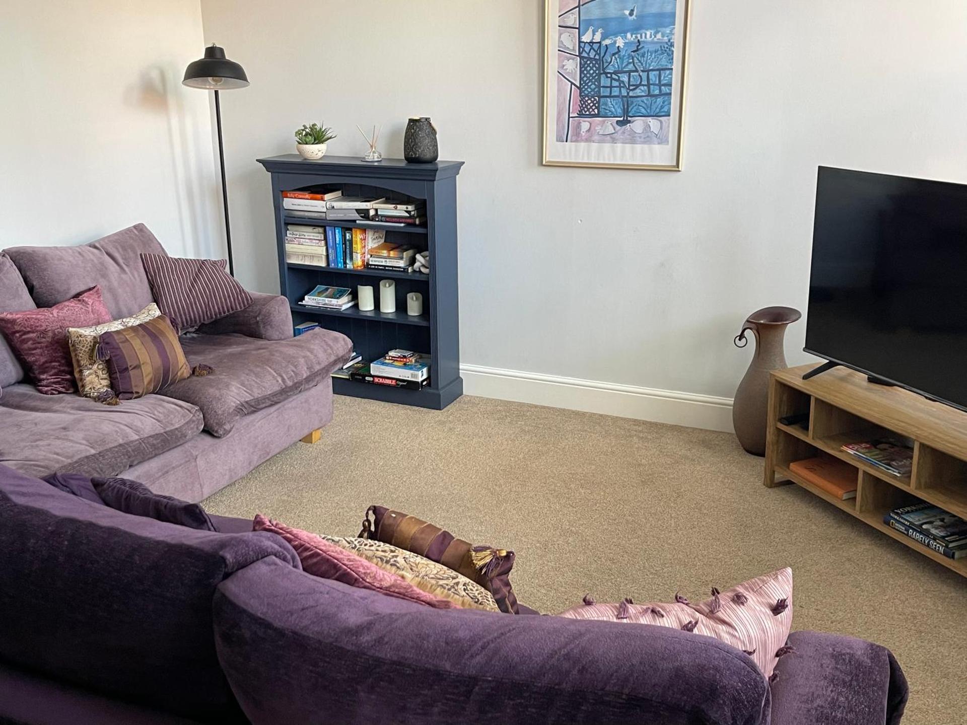 Contractors Business Families Relocation Accommodation enjoy Fast WiFi Large Screen Smart TV and SKY Sports in this Spotless Ground Floor apartment