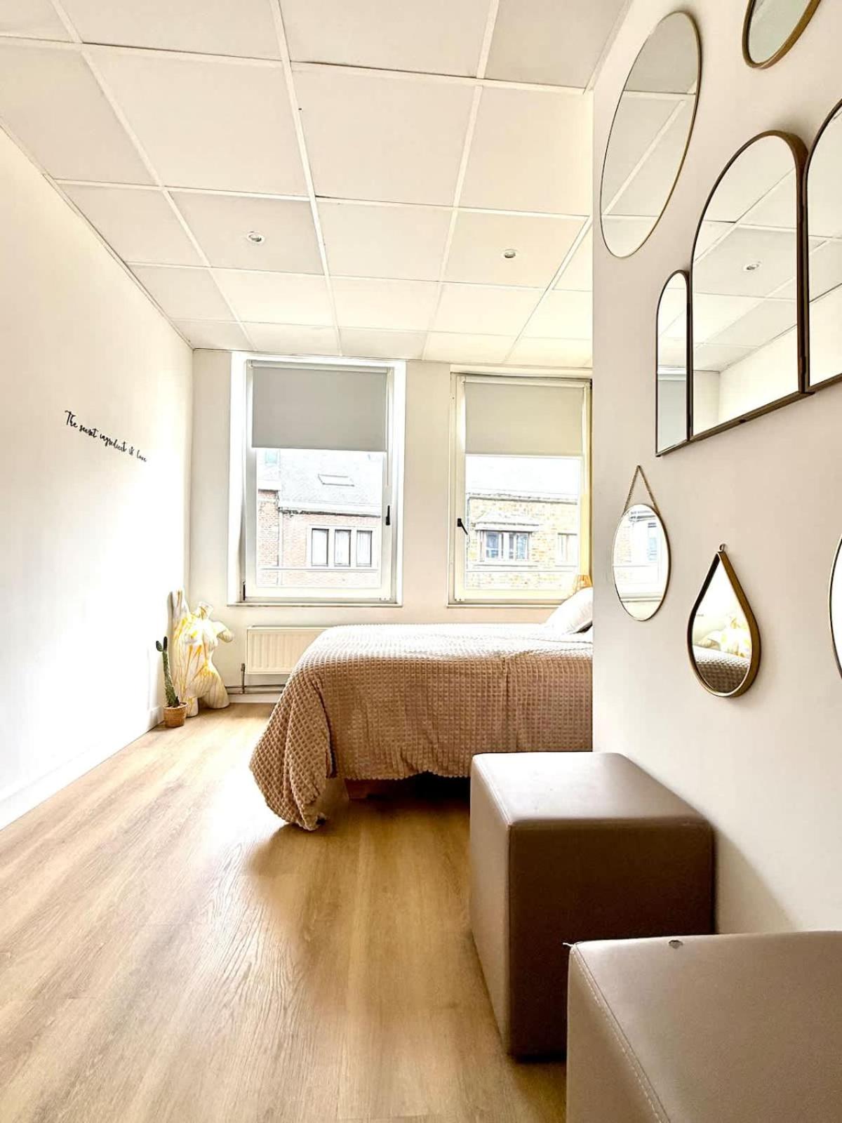 Spacious duplex in the center of Bastogne Onikos rooms