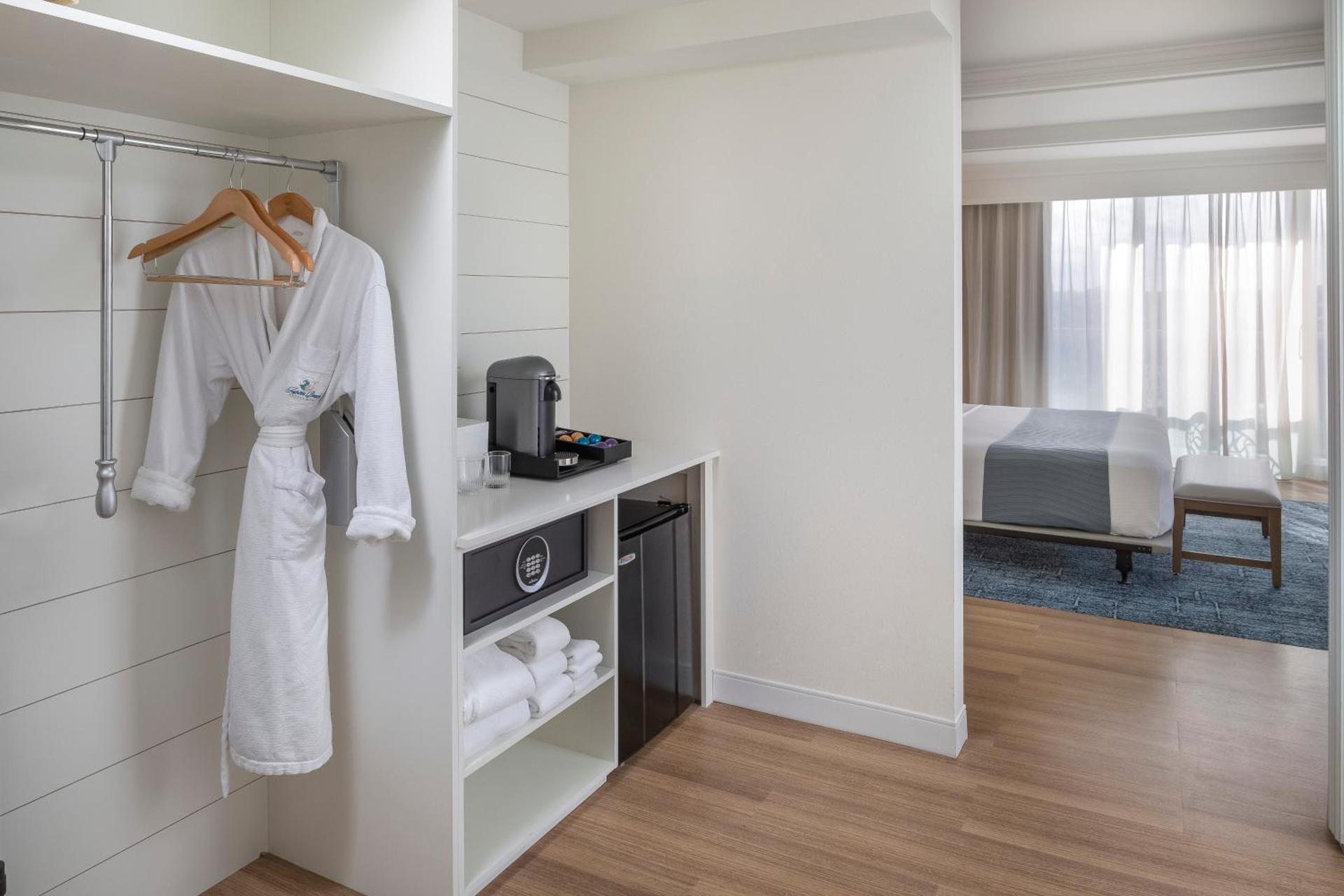 Jupiter Beach Resort & Spa