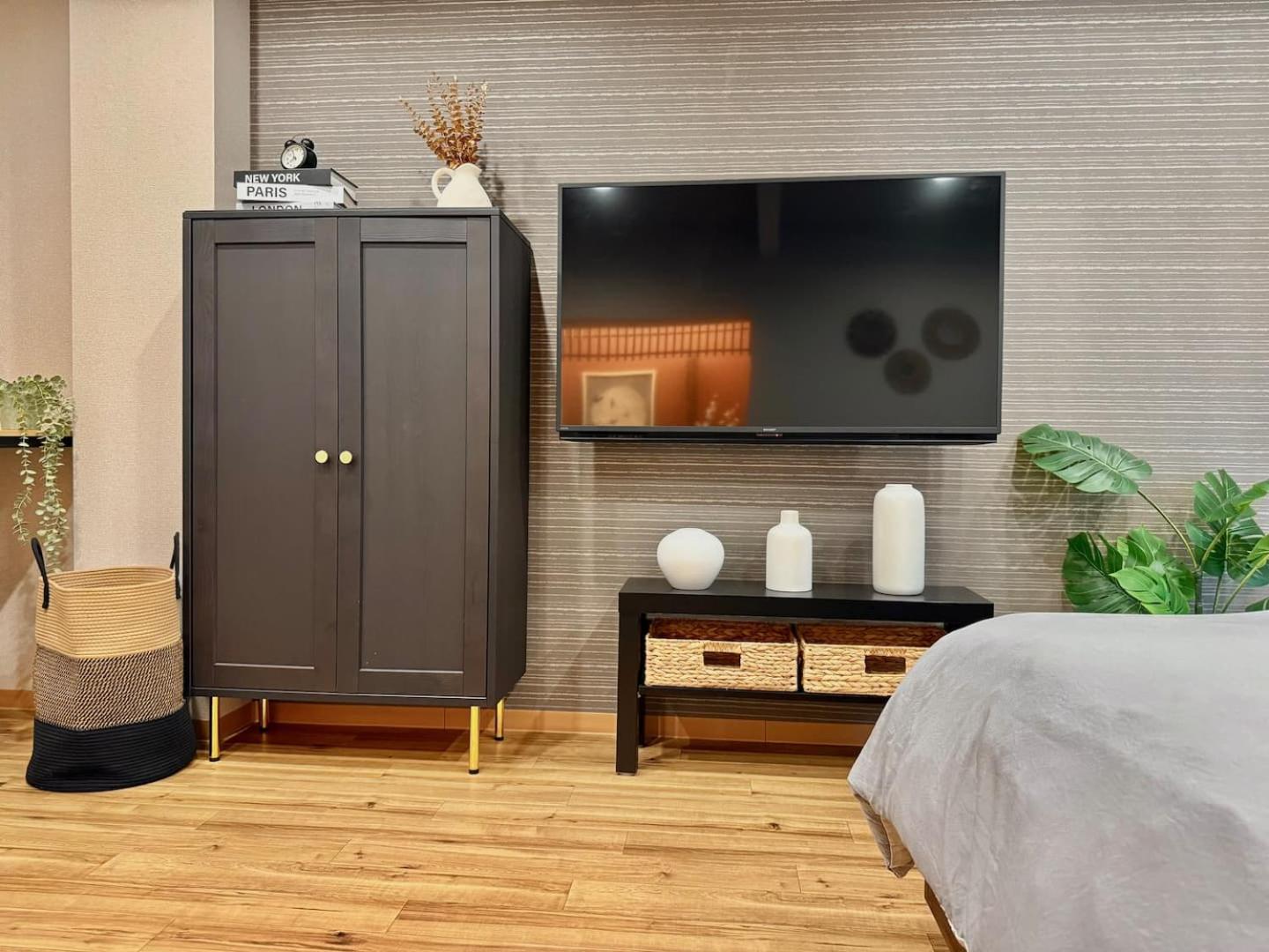 5min Noe-Uchindai Sta, 1min 711, GF, Netflix, Sofa